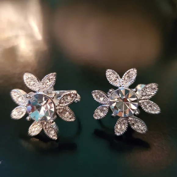 Silver Tone Crystal Snowflake Vintage Trifari Clip On Earrings - Picture 3 of 7